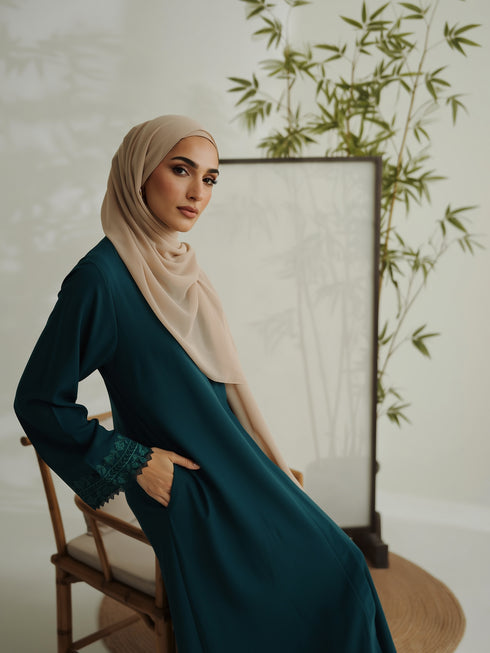 Talia Abaya